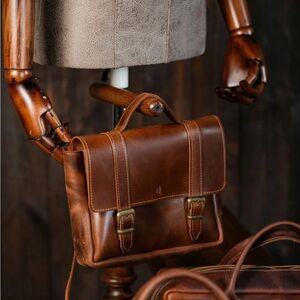 Elegant Tan Leather Men's Briefcase
